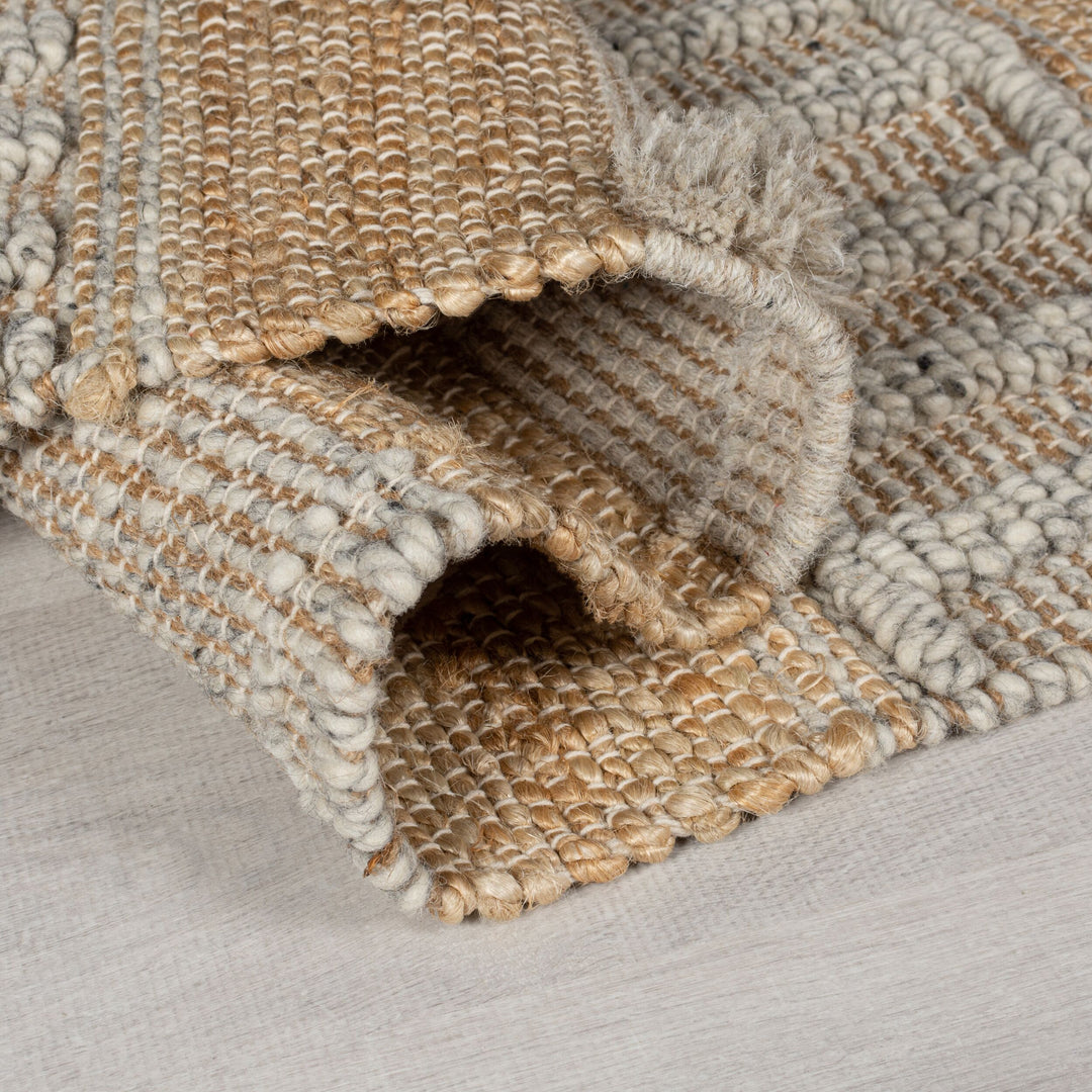 tapis medina en jute gris replié#couleur_gris