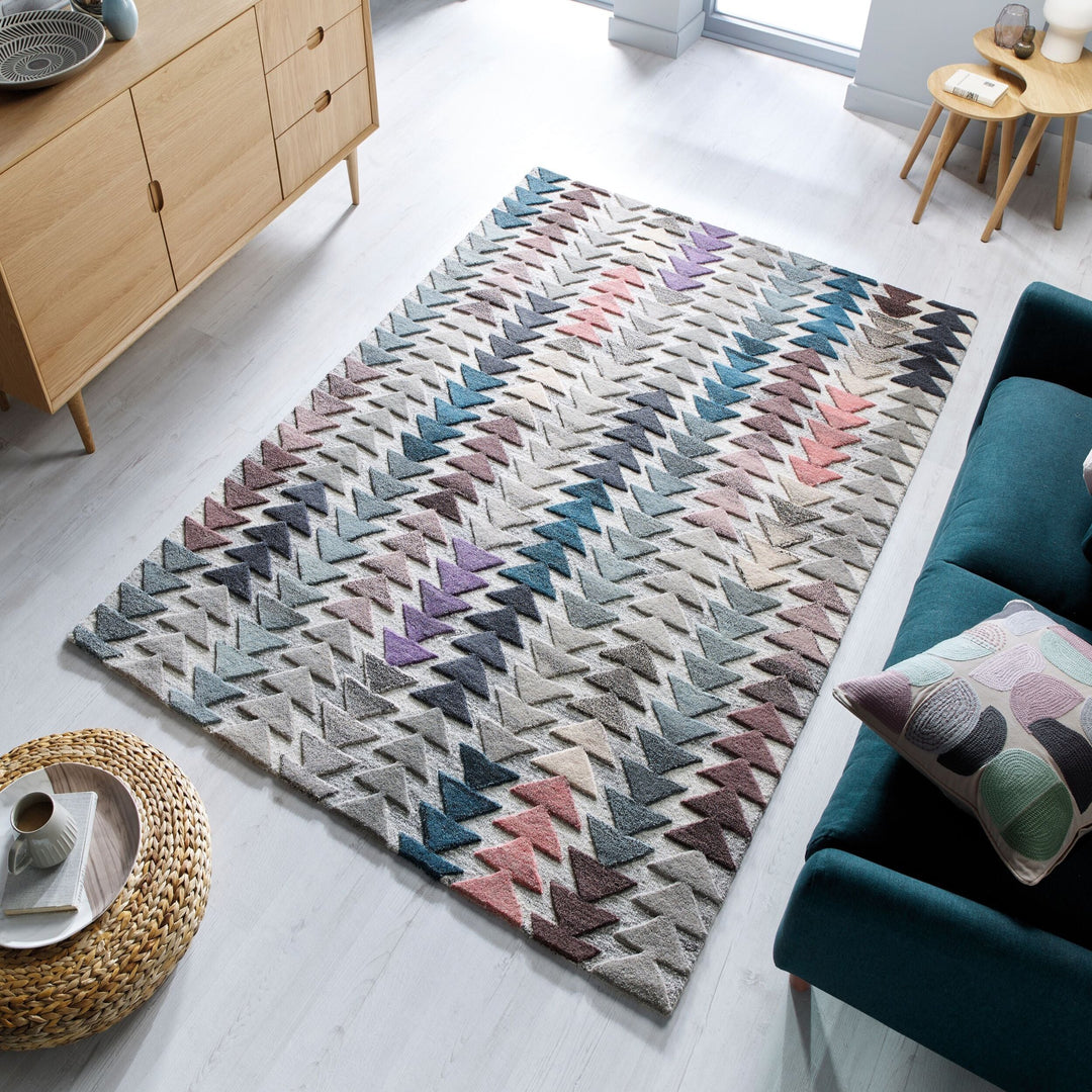 tapis en laine gris a motifs triangle dans un salon contemporain