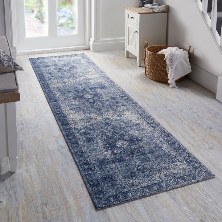 tapis bleu de couloir vintage