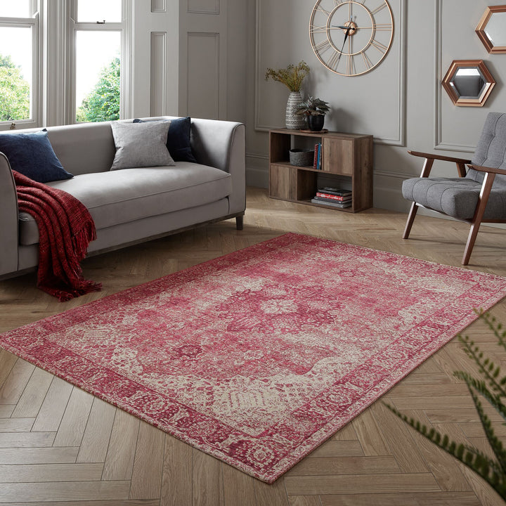 tapis de salon au style vintage de couleur rouge dans un salon contemporain#couleur_rouge